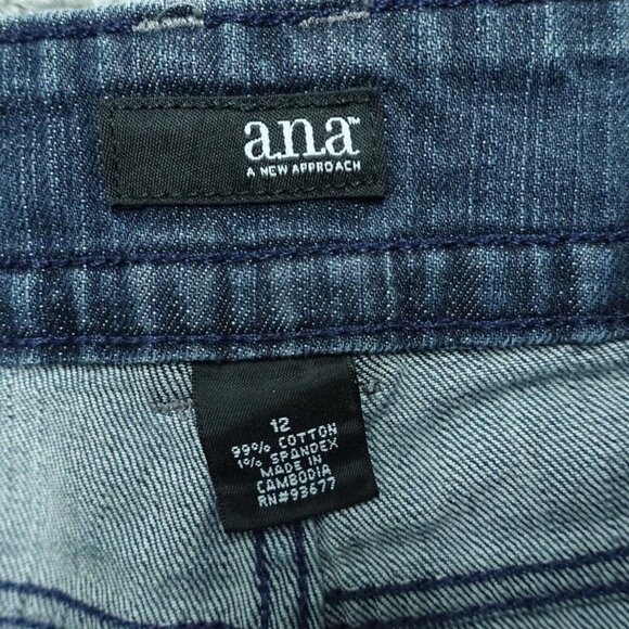A.N.A Denim Crop Jean Women's Size 12 Blue Cotton Blend 5 Pockets Straight Leg - Picture 6 of 10